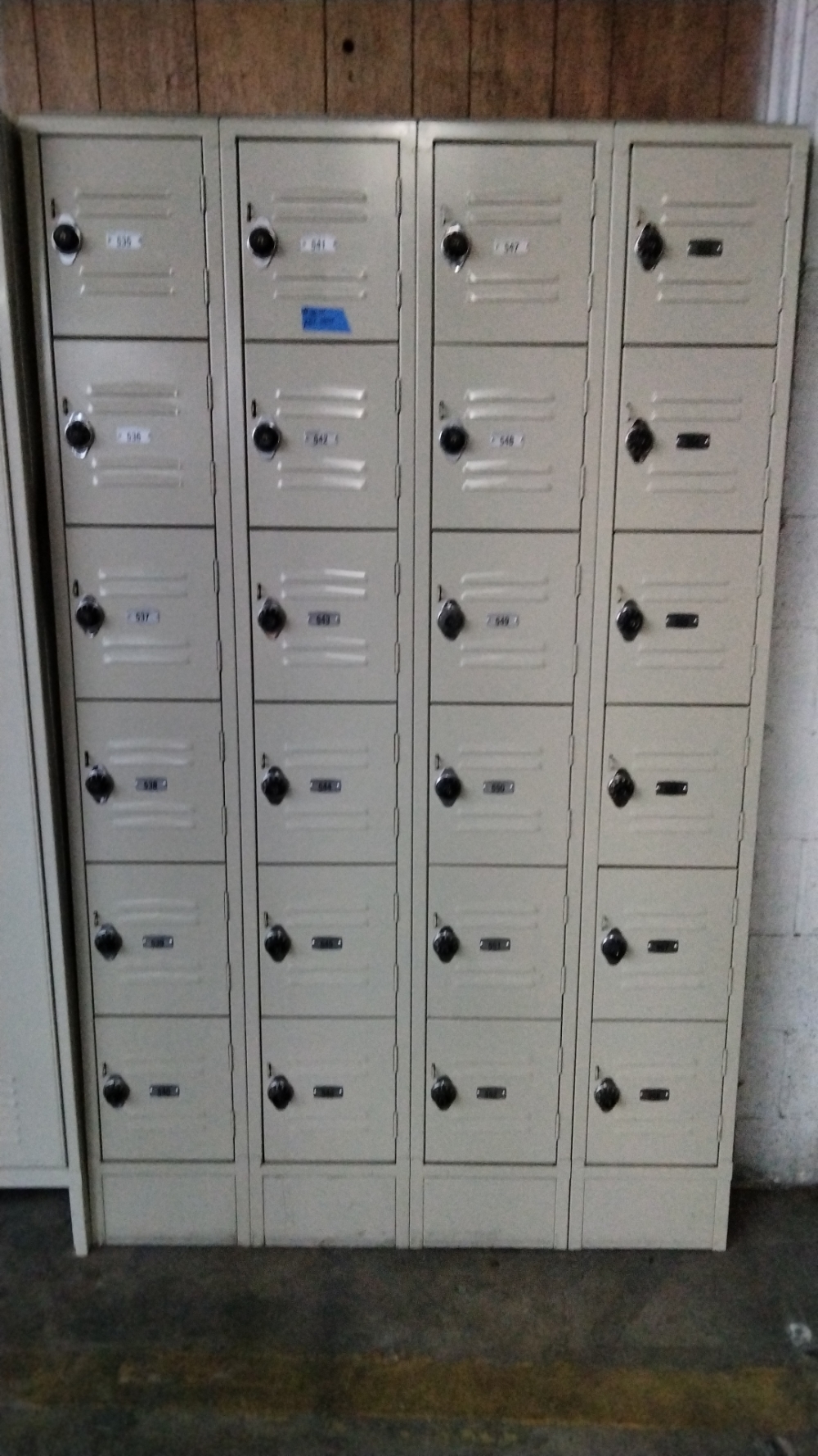  24 individual lockers with combo locks