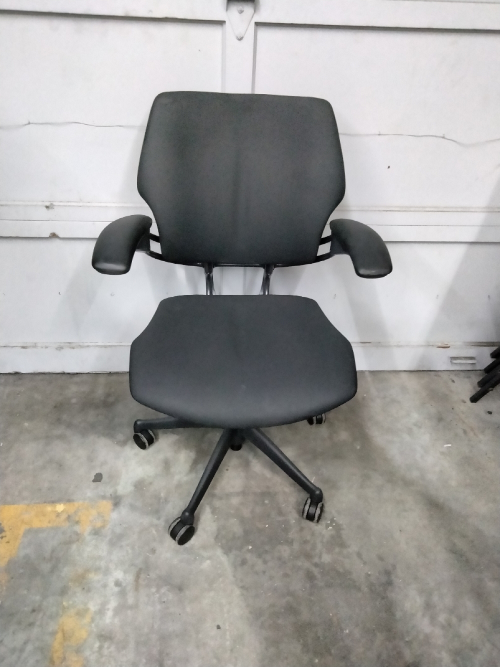  Humanscale freedom black faux leather task chair