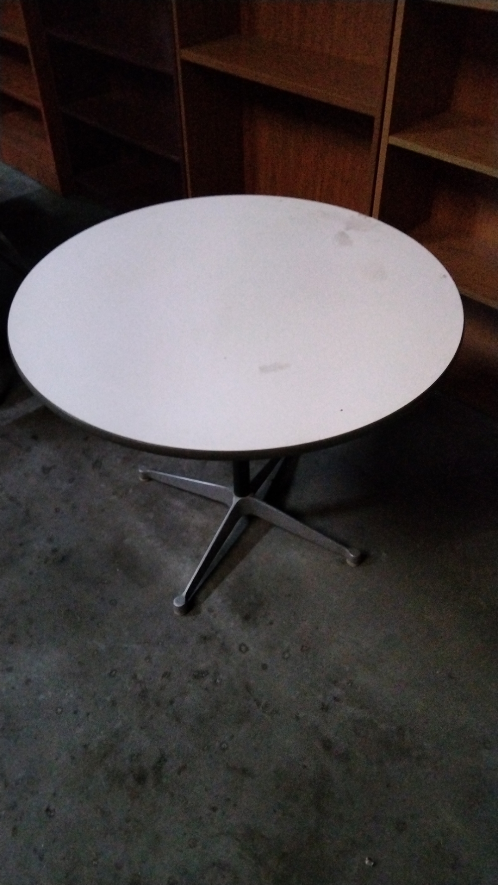  3' round table