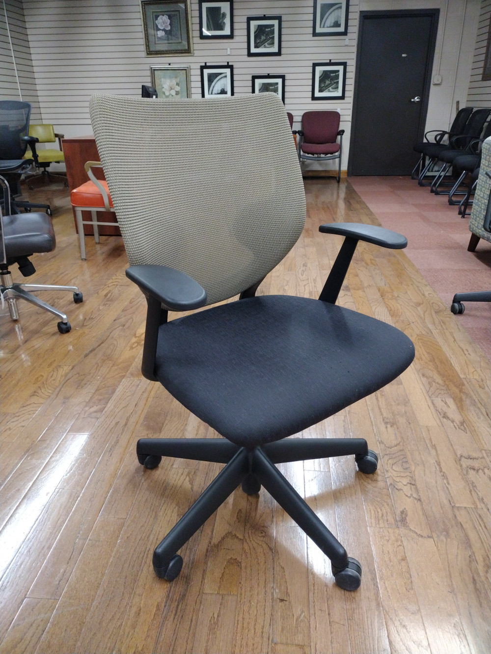  Keilhauer Simple task chair